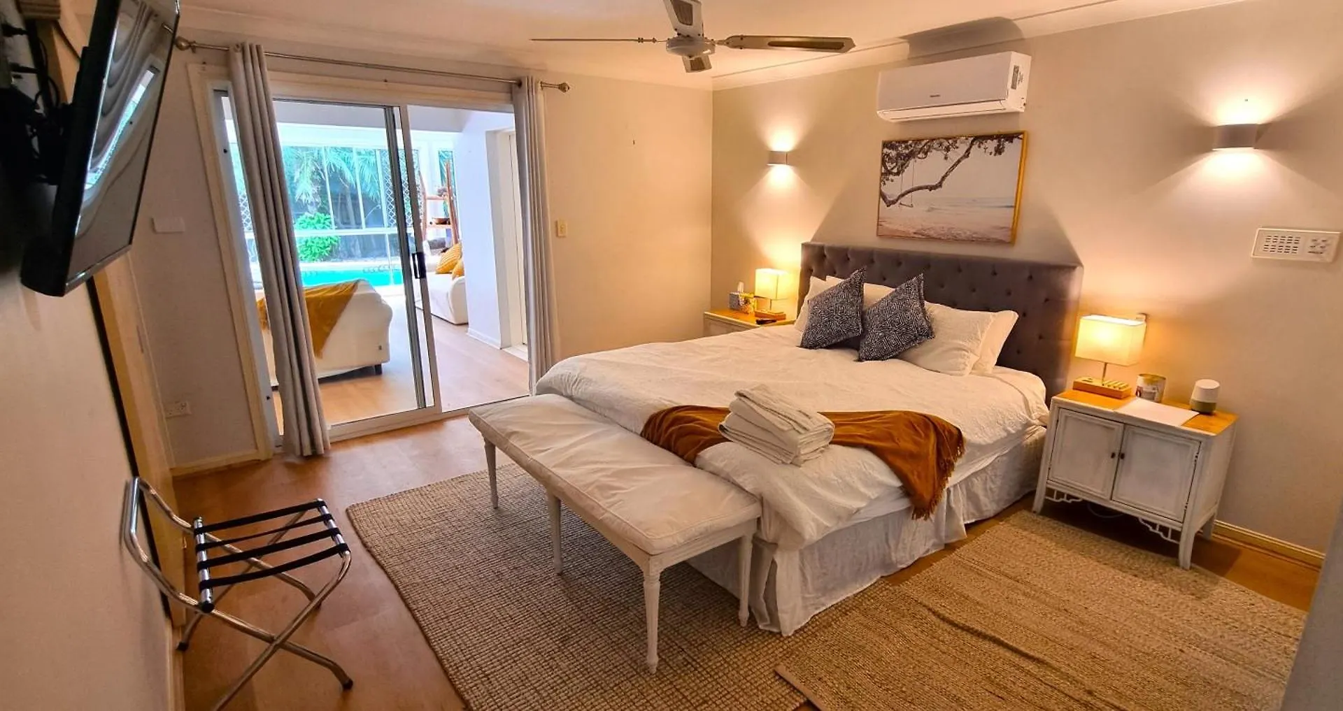 Gold Coast 6 Bedroom House With Pool Holiday home Gold Coast