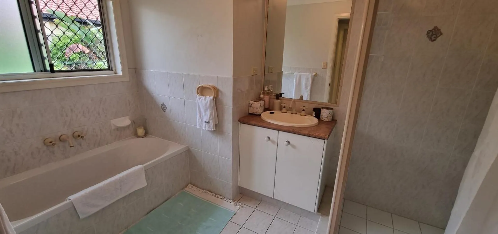 Gold Coast 6 Bedroom House With Pool Holiday home Gold Coast