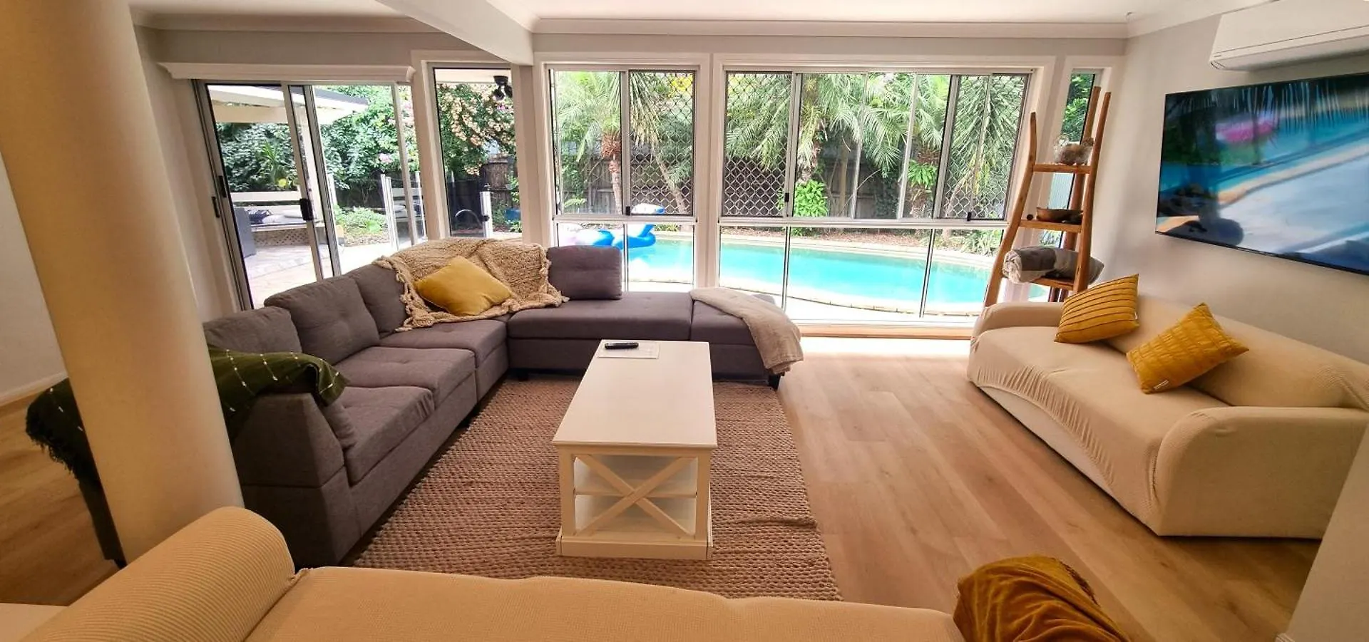 Gold Coast 6 Bedroom House With Pool Holiday home