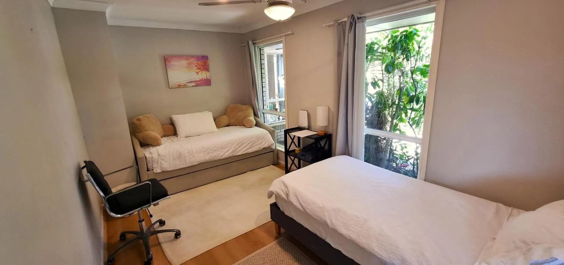 Gold Coast 6 Bedroom House With Pool