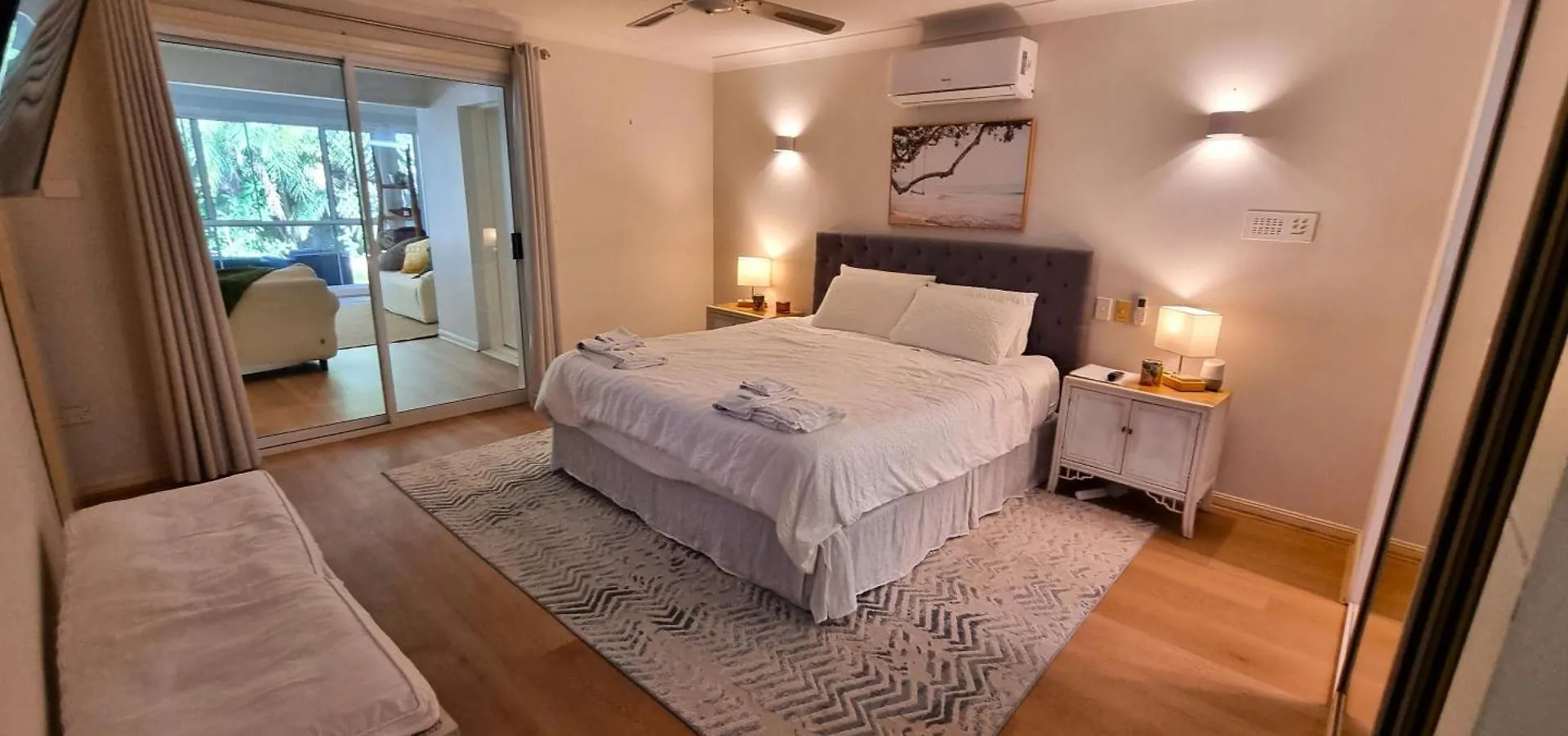 Gold Coast 6 Bedroom House With Pool